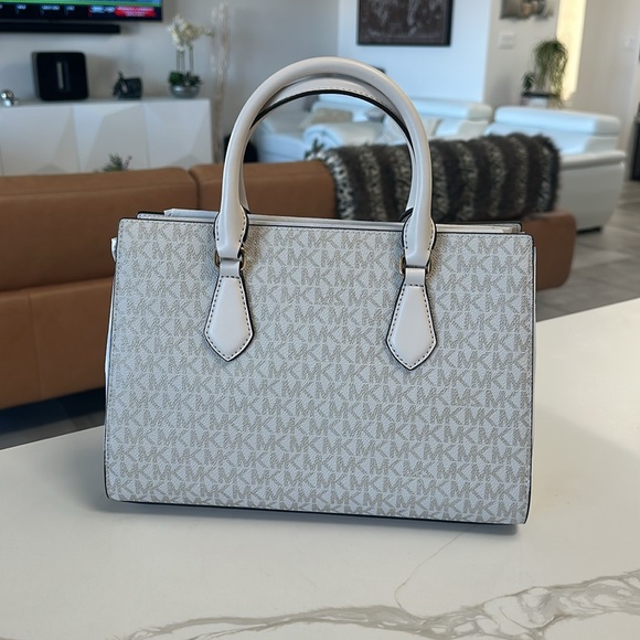 MICHAEL KORS BRAND NEW SHEILA MEDIUM SIGNATURE LOGO METALLIC SATCHEL - Picture 11 of 17